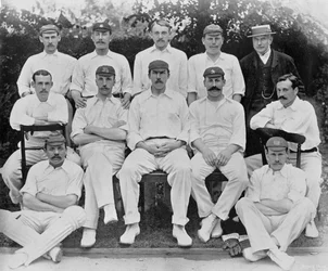 Das Players-Team aus dem Gentlemen-vs-Players-Match in Lords 1894, aus Berühmte Cricketspieler und Cricketplätze, veröffentlicht von Hudson und Kearns, 1895
